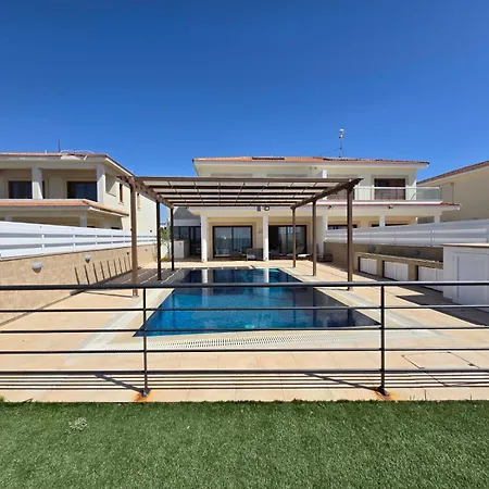 Fabulous Front House With Pool