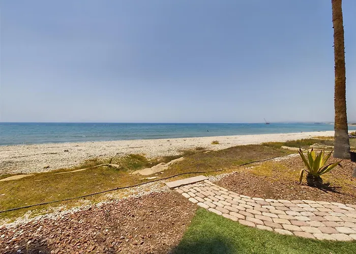 Fabulous Front House With Pool Villa Larnaca