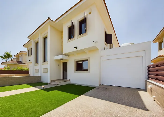 Villa Fabulous Front House With Pool