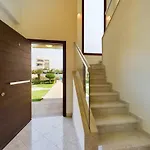 Fabulous Front House With Pool Lárnaca