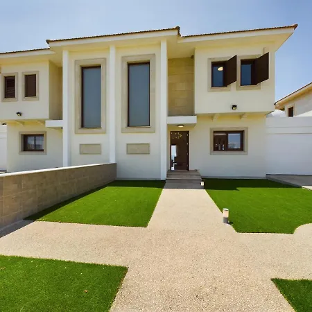 Fabulous Front House With Pool * Larnaca