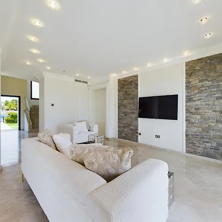 Fabulous Front House With Pool Villa Larnaca