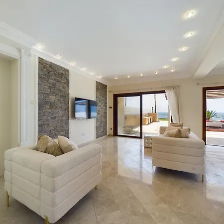 Fabulous Front House With Pool * Larnaca