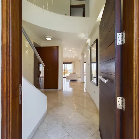 Fabulous Front House With Pool Willa Larnaca