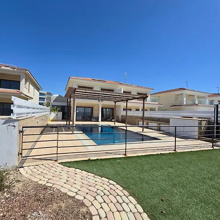 Willa Fabulous Front House With Pool