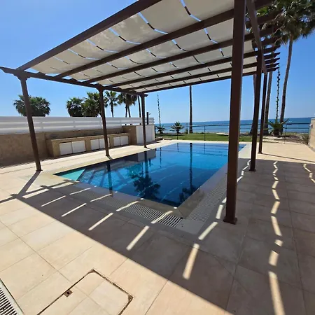 Βίλα Fabulous Front House With Pool Λάρνακα