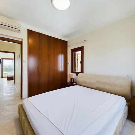 Willa Fabulous Front House With Pool Larnaca