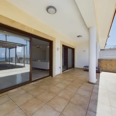 Fabulous Front House With Pool Larnaca