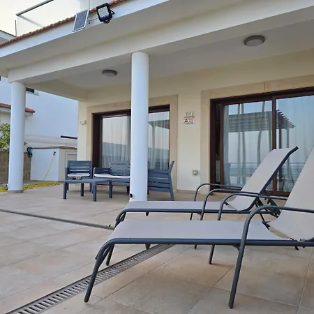 Fabulous Front House With Pool Larnaca