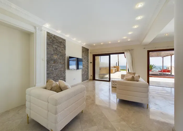 Fabulous Front House With Pool * Larnaca