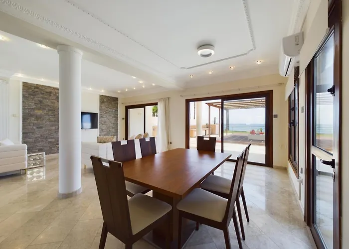 Fabulous Front House With Pool Villa Larnaca