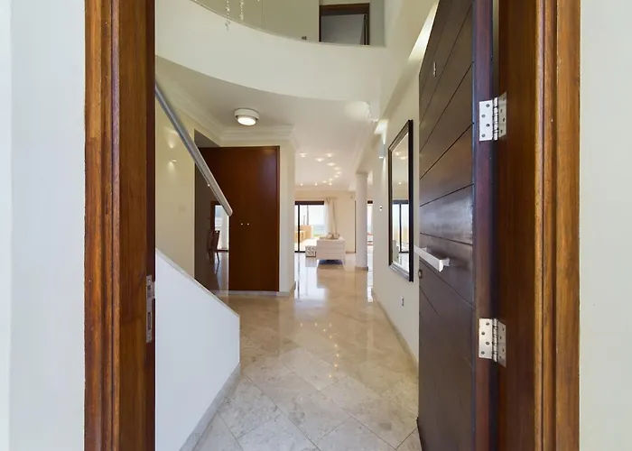 Fabulous Front House With Pool Willa Larnaca