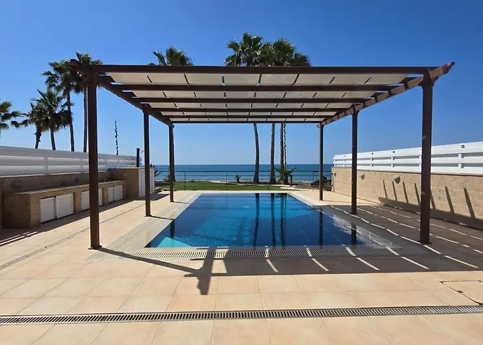 Fabulous Front House With Pool Larnaca