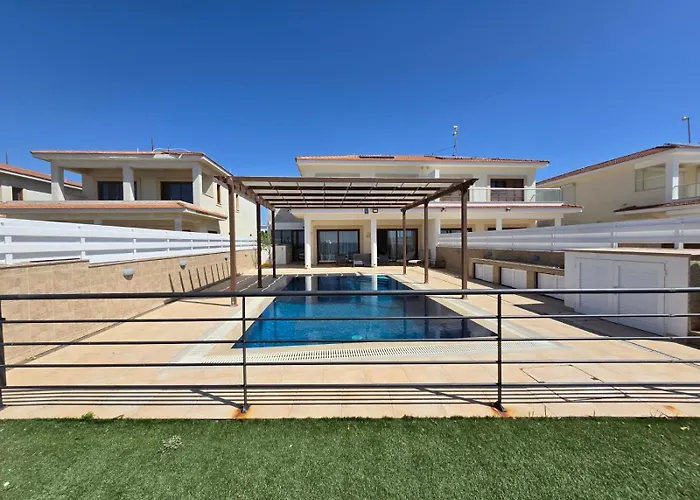 Fabulous Front House With Pool