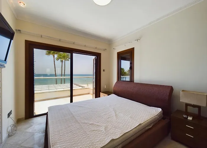 Fabulous Front House With Pool