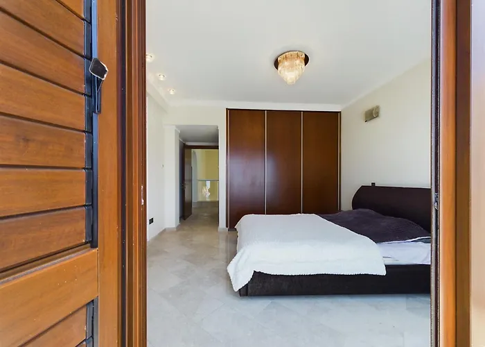 Fabulous Front House With Pool Larnaca