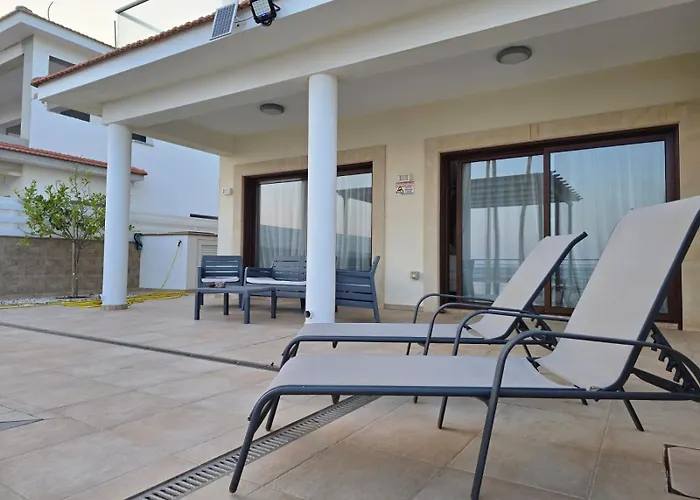 Fabulous Front House With Pool Larnaca
