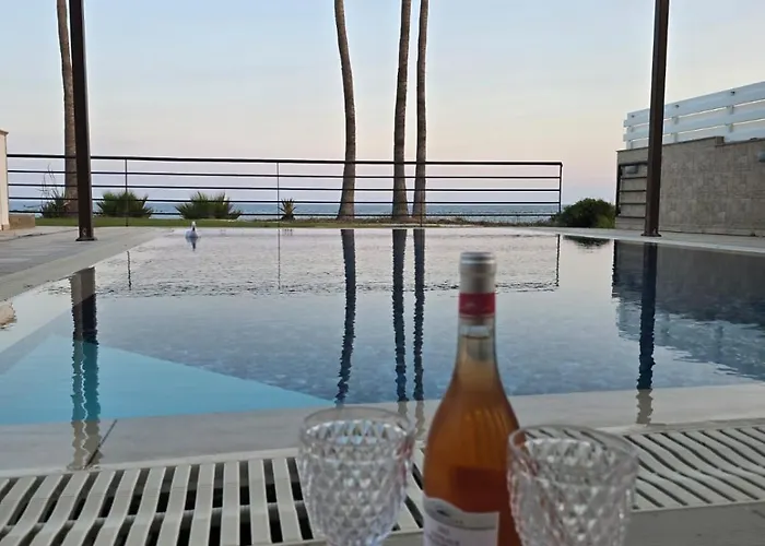 Fabulous Front House With Pool Villa *