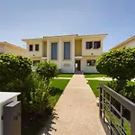 Villa Fabulous Front House With Pool Larnaca