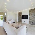Fabulous Front House With Pool Villa Larnaca