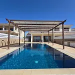 Villa Fabulous Front House With Pool Larnaca