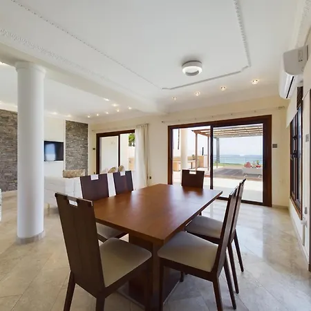 Fabulous Front House With Pool Villa Larnaca