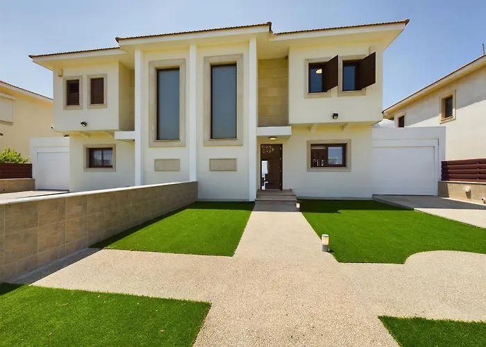 Fabulous Front House With Pool * Larnaca