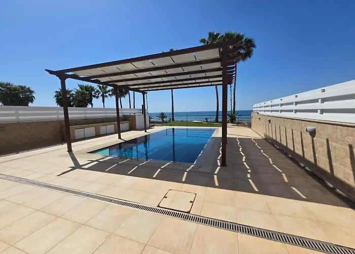 Fabulous Front House With Pool