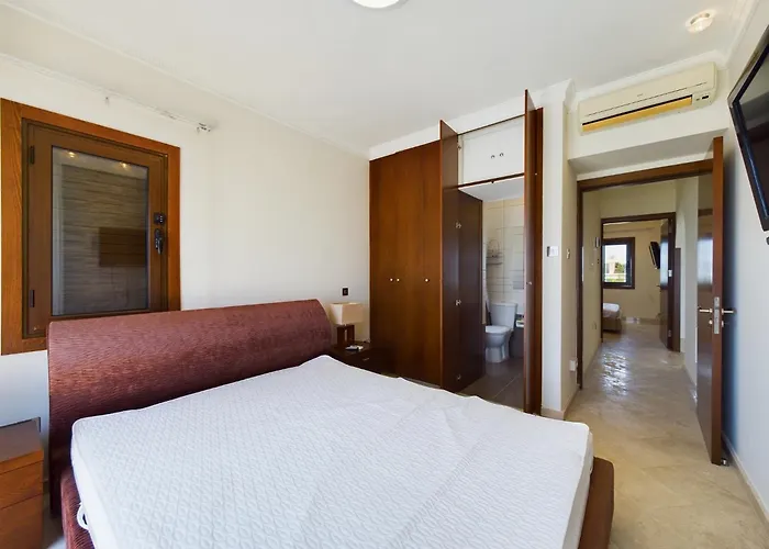 Villa Fabulous Front House With Pool *