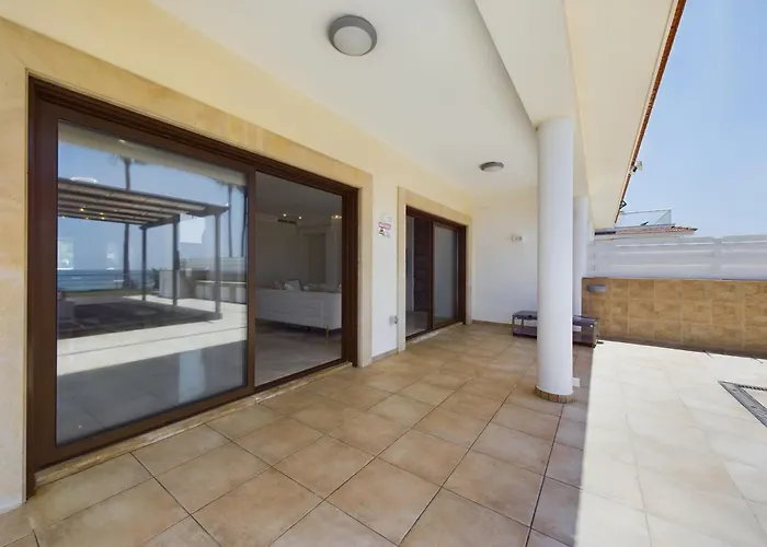 Fabulous Front House With Pool Larnaca